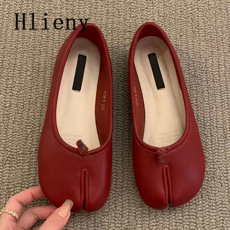 Tabi Leather Flats